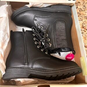 New with tag and box non slip compact boots